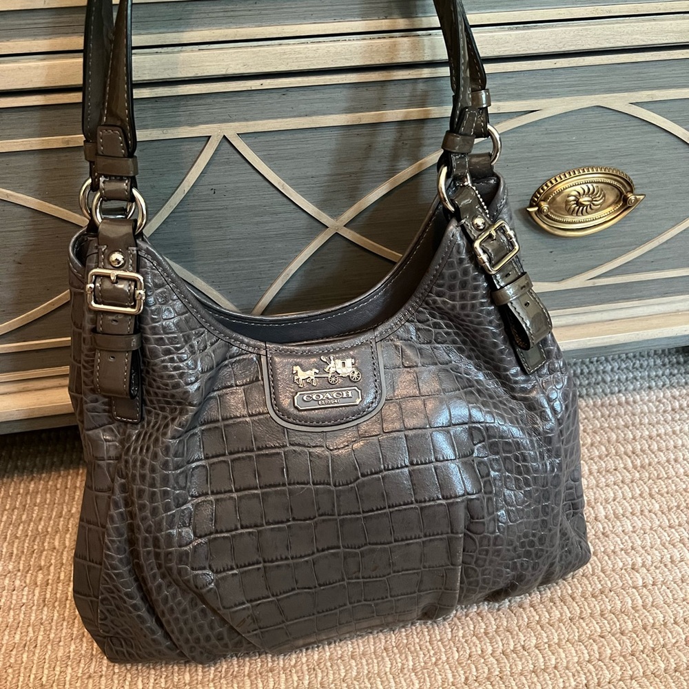 CLOSET CLEAR OUT! MAKE AN OFFER- Coach Bag